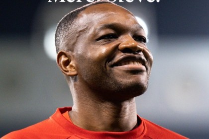 法国队致敬曼丹达：感谢所有扑救和无数国家队瞬间🙏💙